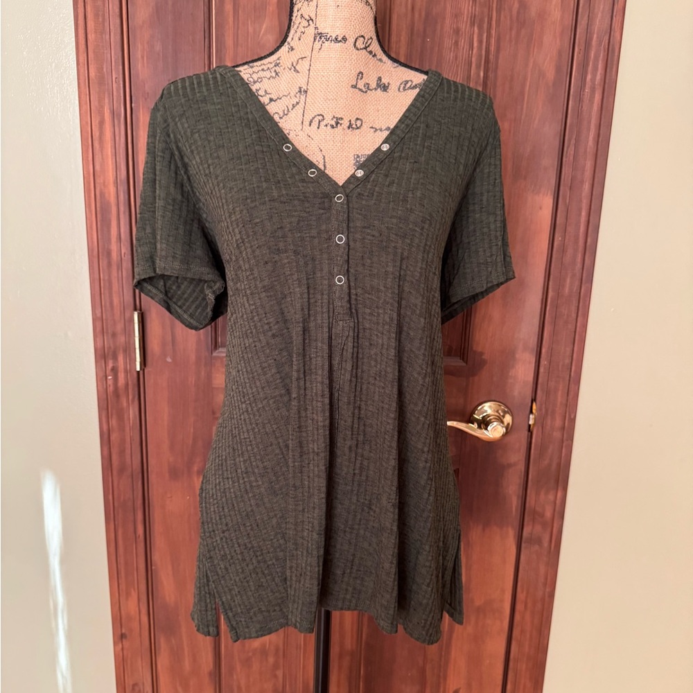 torrid ribbed knit short sleeved top size 1